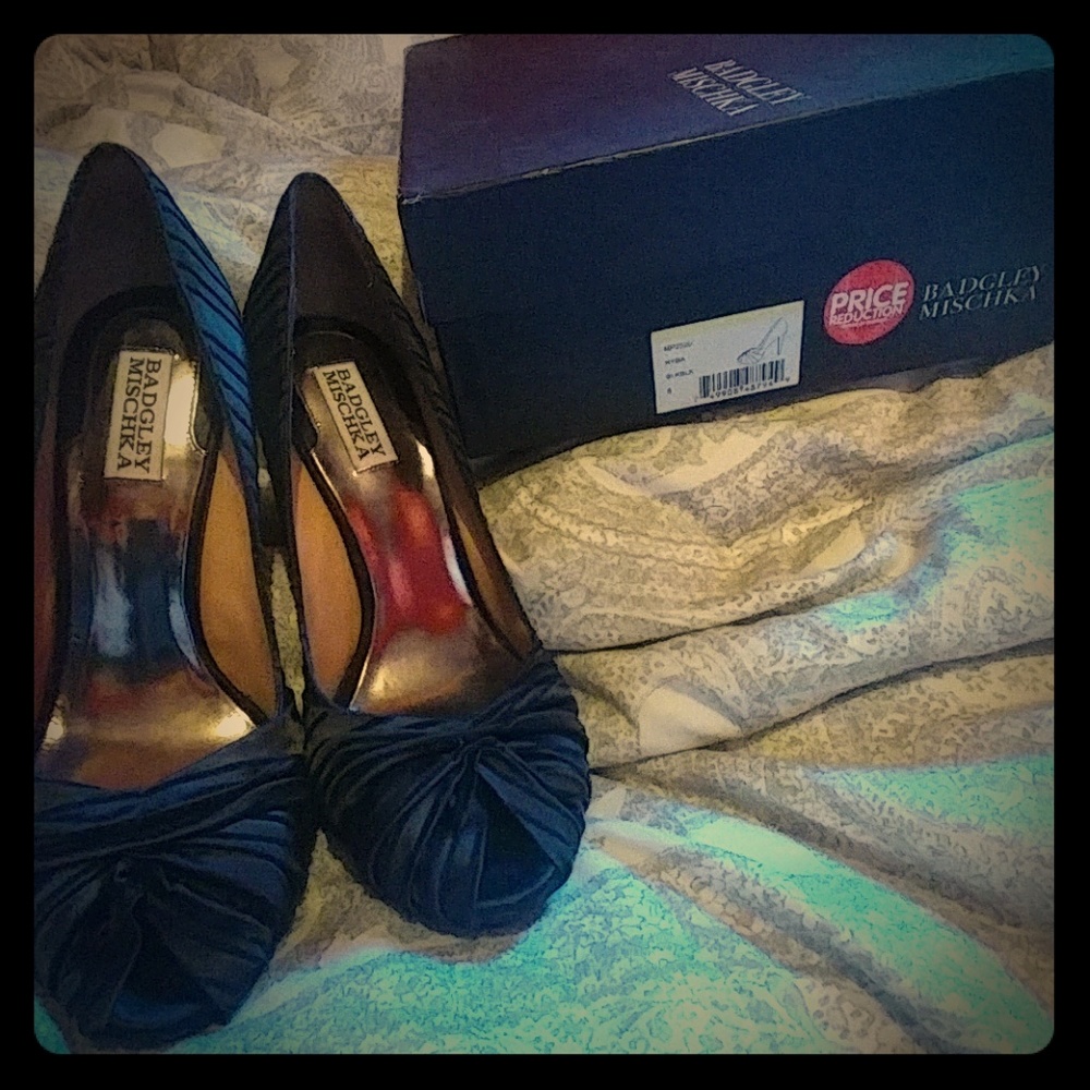 *Donated*Badgley Mischka Black Satin pumps